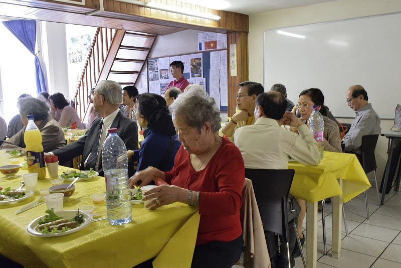40nam_BuaAnThanMat2015